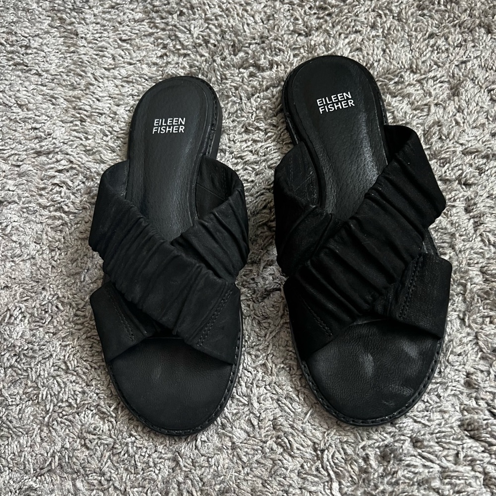 Eileen Fisher Women's Ruched Cross Over Sandals Flats Size 7.5 Black Suede - Picture 3 of 4